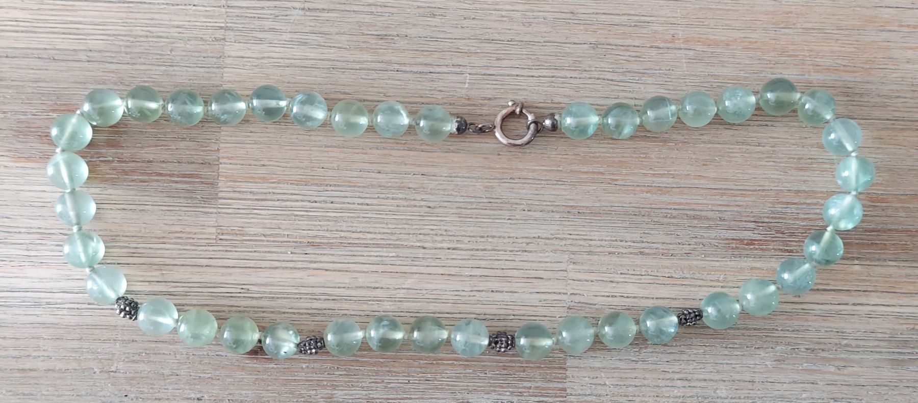 Catenine: Neue elegante Prasem Halskette mit Silber, 50 cm lang – Nuovo (secondo la descrizione) da Basel venduto da Mazzo84