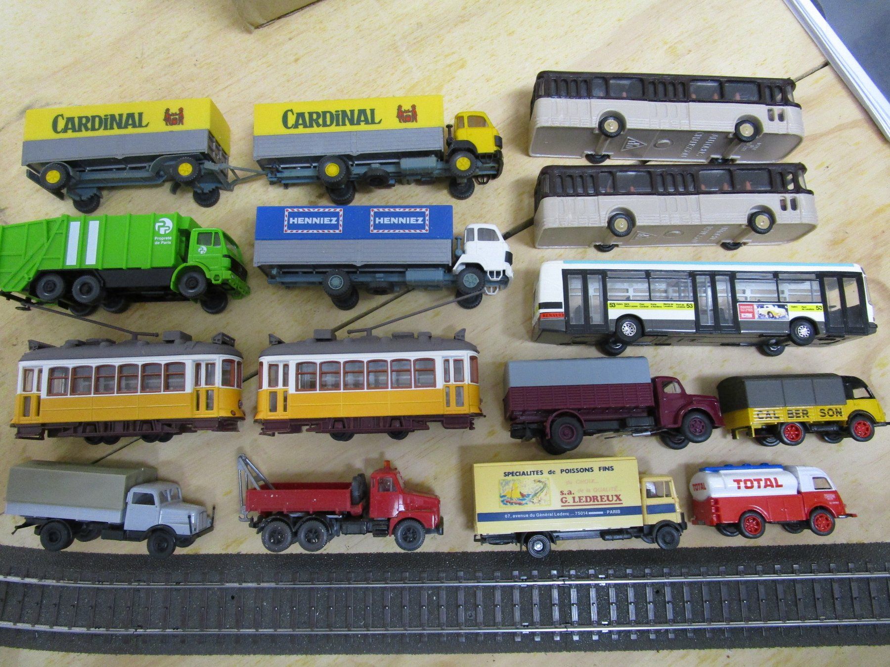 Modelleisenbahnen: H0 Modellautos – Gebraucht aus Effretikon von dts_yd7x