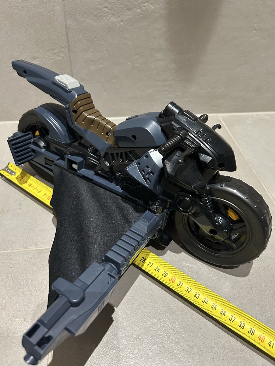 Giocattoli: Batman Motorrad Batcycle + Batman Figur 30 cm – Usato da Boniswil venduto da sim_7zhp 1