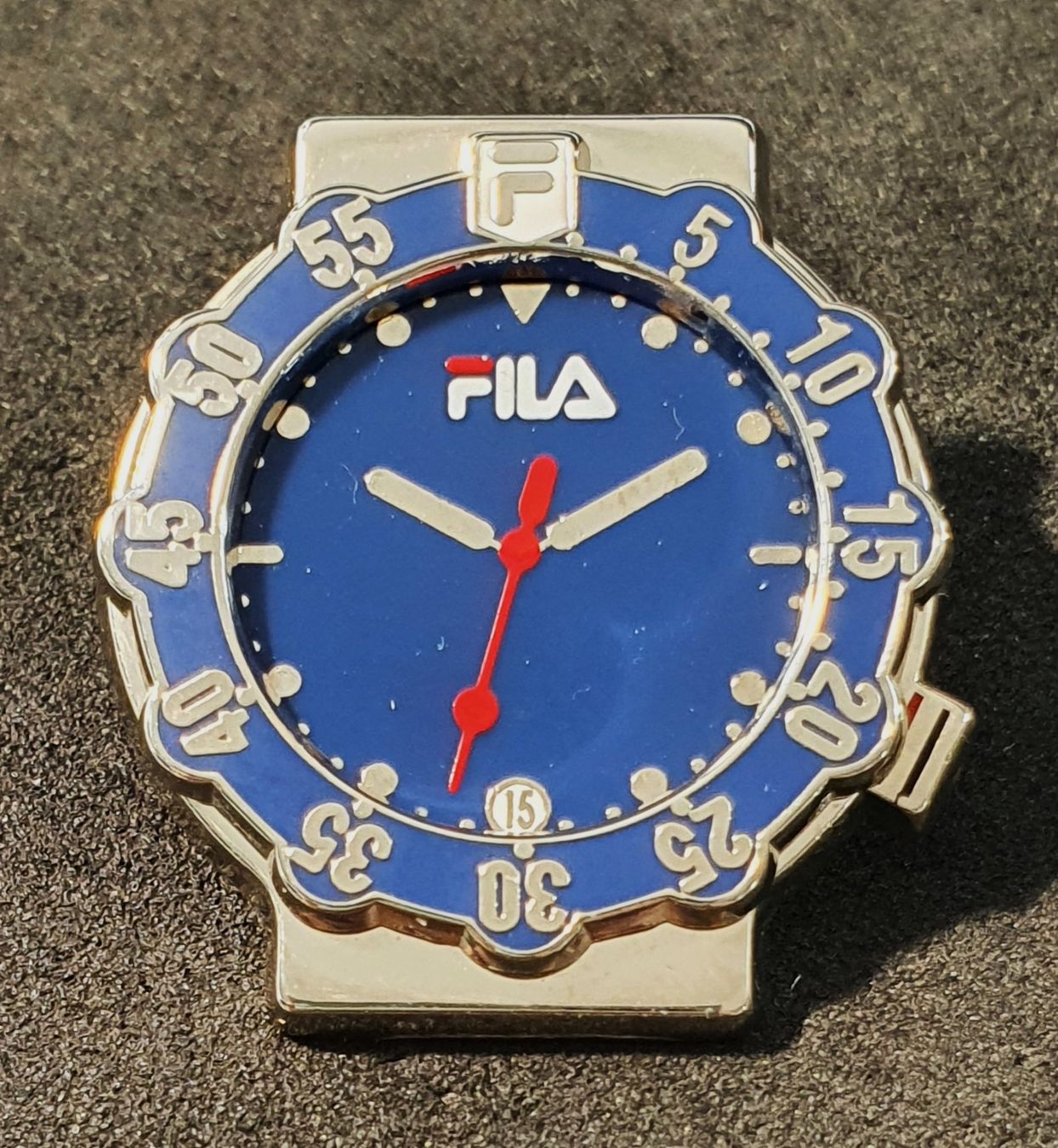 Placchette & Badge: Z107 - Pin Uhr FILA – Usato da Reinach BL venduto da Boston-Verkauf 2
