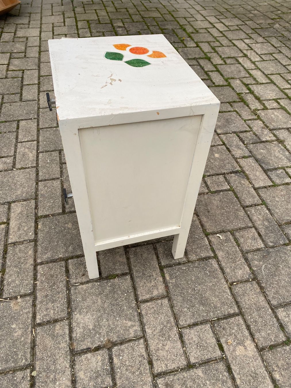 Comodini: Weisser Nachttisch mit Blumenmuster 🌼 – Usato da Dagmersellen venduto da Simba074 2