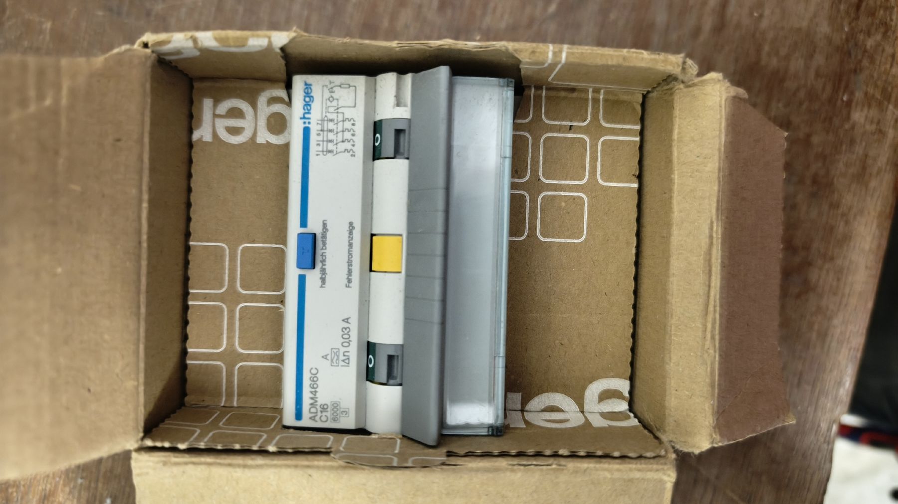 Hager Componenti elettronici: Gebrauchte Hager Elektrokomponenten, – Usato da Riehen venduto da jam_8ly9 6