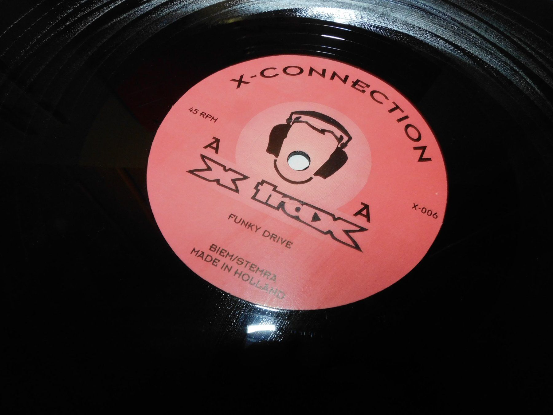 Dischi in vinile: LP - X - CONNECTION - Watch them Dogs     LP – Usato da Sursee venduto da 76 3