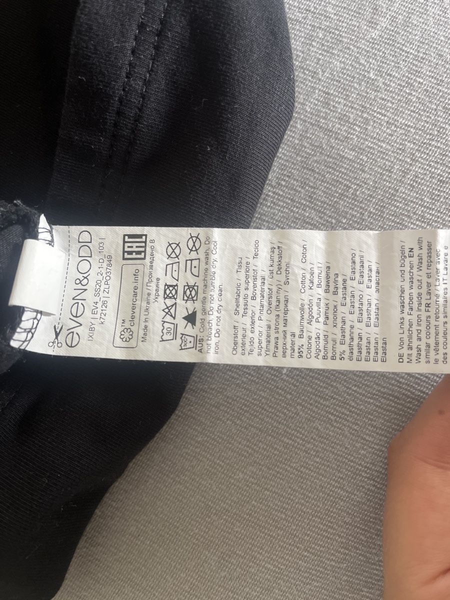 Top: Schwarzes Even&Odd Top, Grösse M. – Usato da Zürich venduto da Zhau.53 2