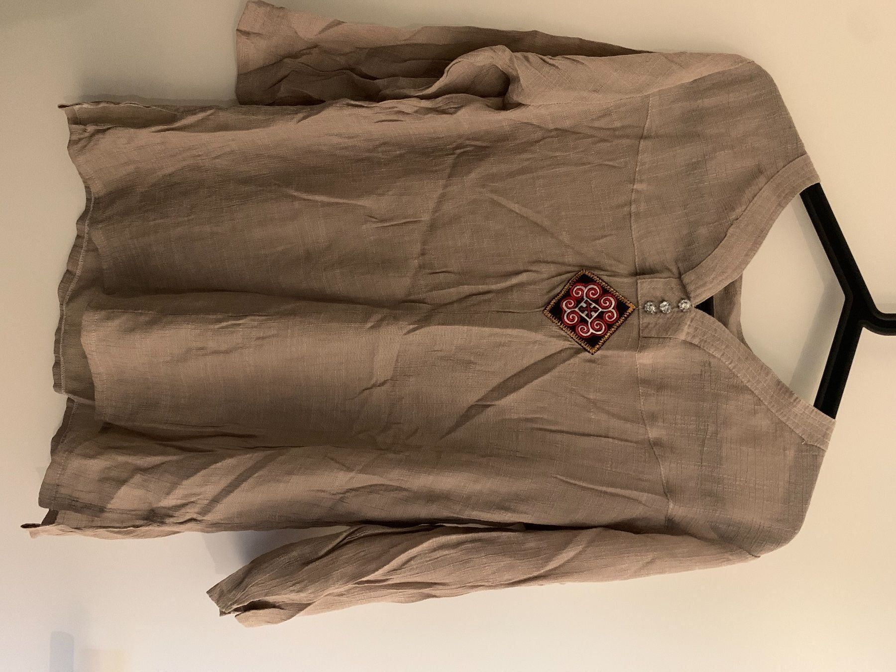 Camicette: Shirt with Embroidery details – Nuovo (secondo la descrizione) da Zürich venduto da Alpen209 5
