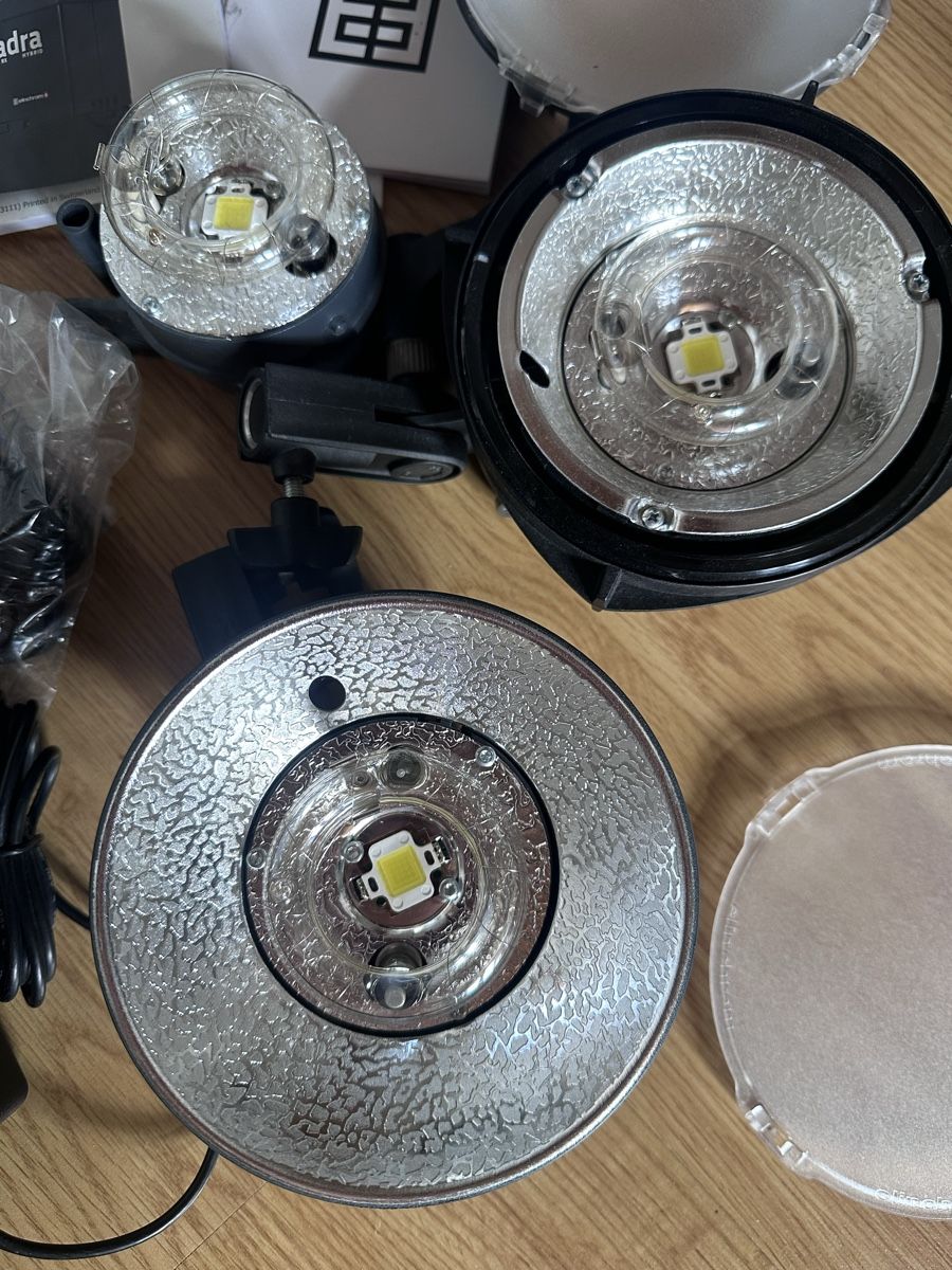Elinchrom Flash: Elinchrom 3 Quadra Akkus und 3 Blitzköpfe – Usato da Münsingen venduto da Secondhand89 2