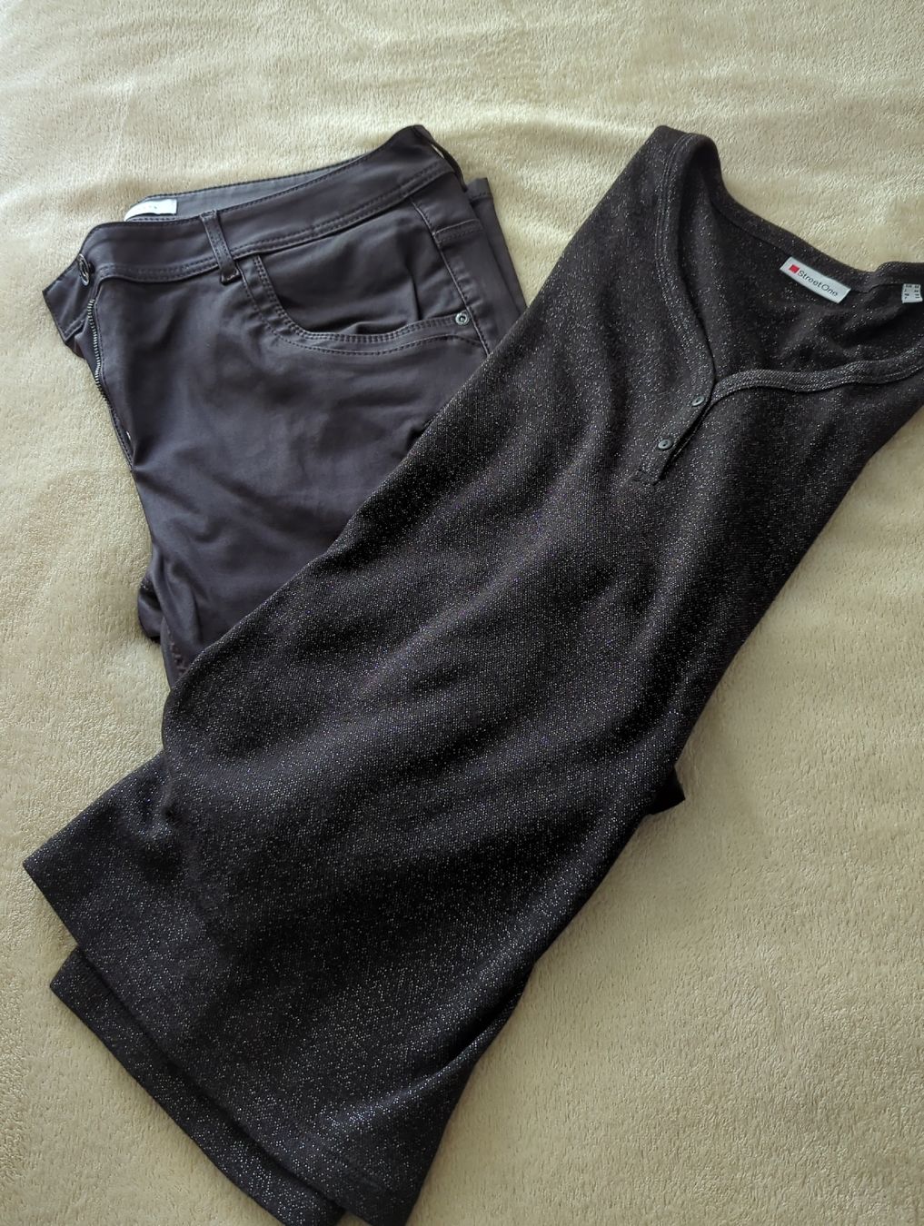 Cecil Lotti di vestiti: NEU Street One Glitzer-Pulli+ Cecil Kunstlederhose – Nuovo e nell'imballaggio originale da Einsiedeln venduto da katschar