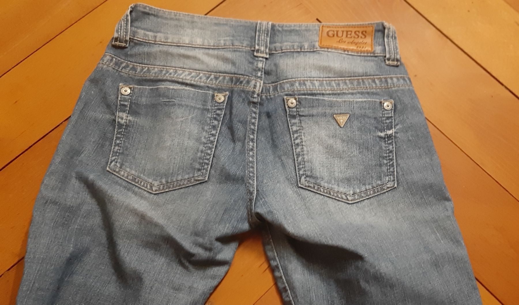 Guess Jeans: GUESS Jeans bootcut staight cut Gr.28/XS – Nuovo (secondo la descrizione) da Zürich venduto da Venecia25 4