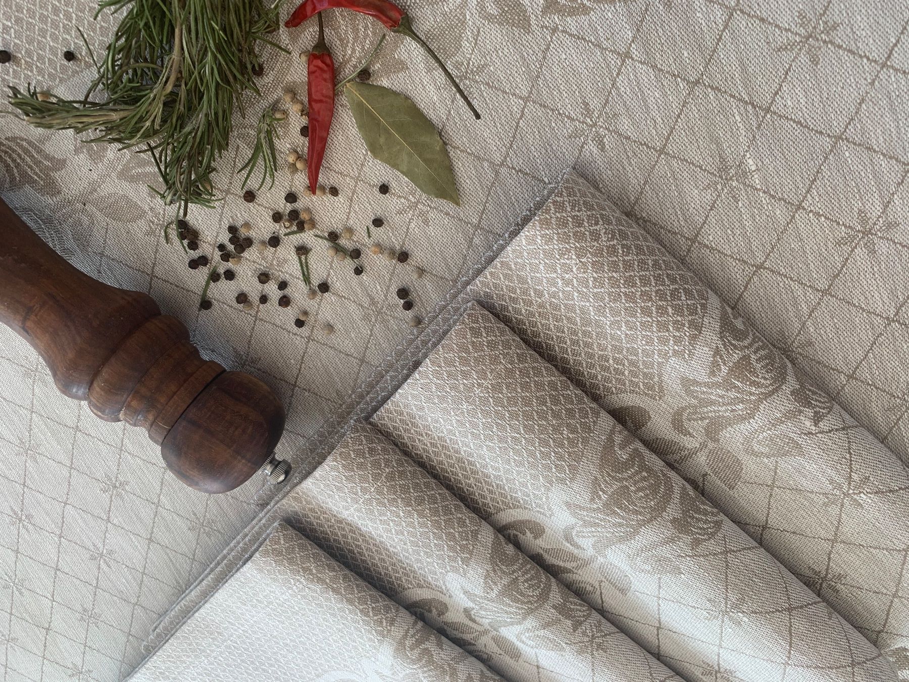 Altra biancheria da tavola: Chemin de table avec 4 serviettes de table en lin 100% – Nuovo e nell'imballaggio originale da Monthey venduto da La_maison_du_textile 3