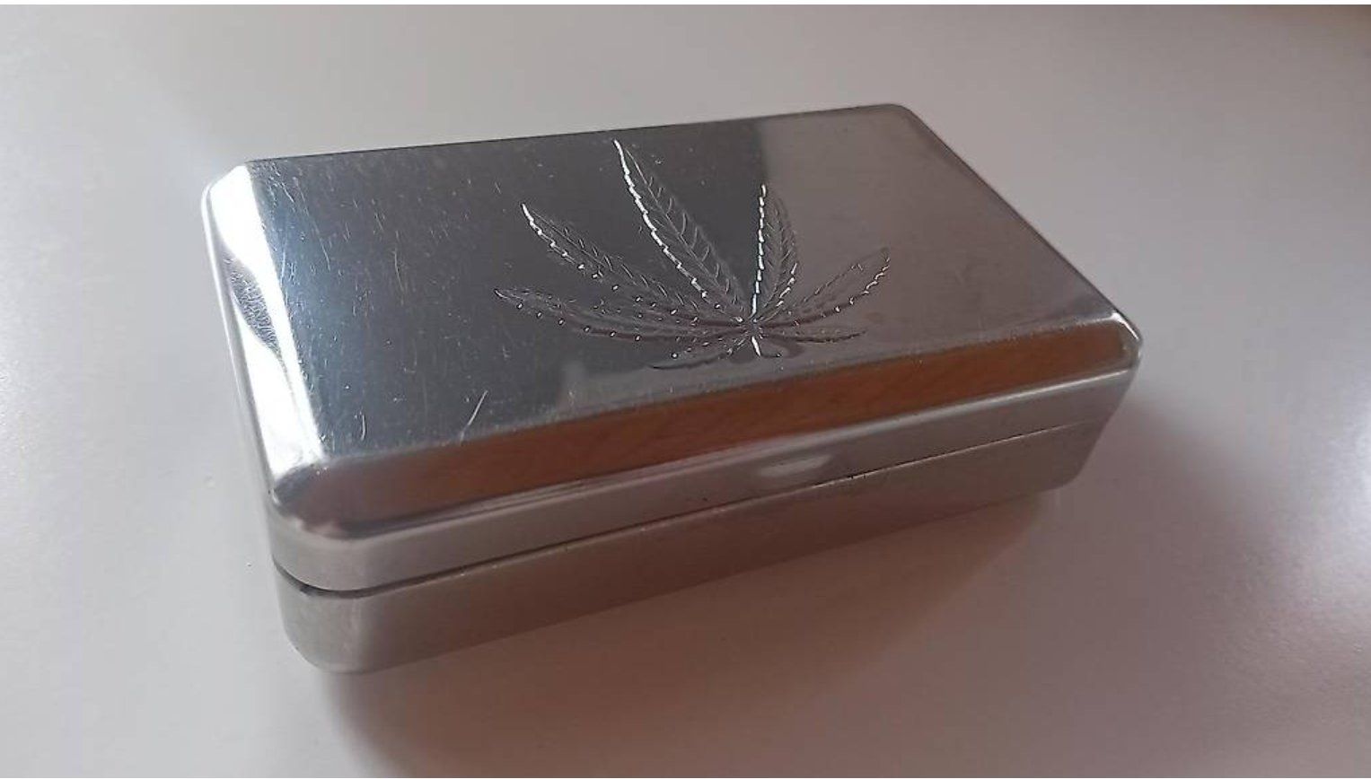 Contenitori & Simili: Metalldose Dose Metall Hanfblatt – Usato da Salez venduto da Robe12