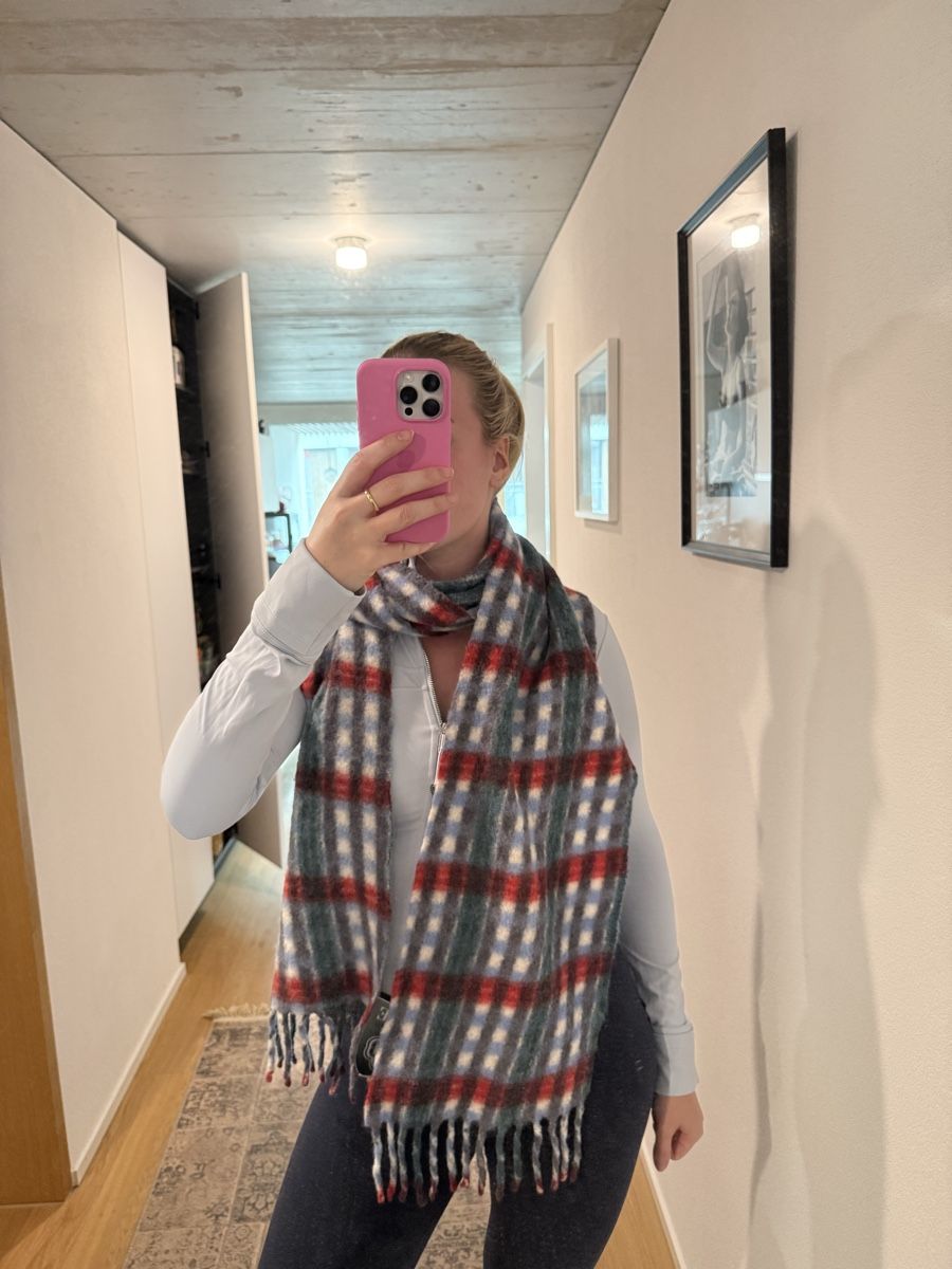 Maje Foulard & Sciarpe: Maje Schal – Usato da Luzern venduto da Itsclaire 2