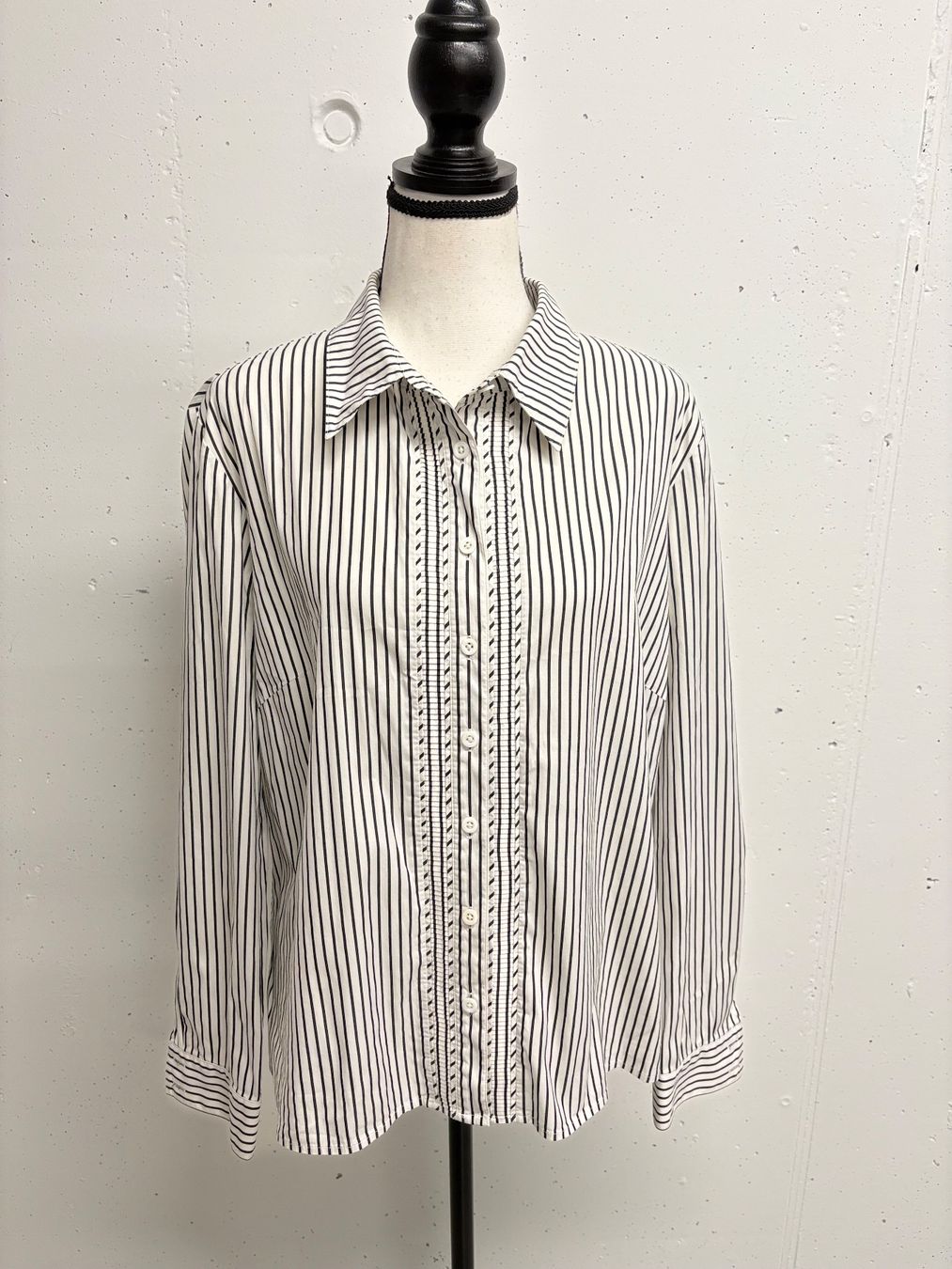 Blusen: Jaeger Bluse Gr. 42 weiss schwarz gestreift Baumwolle – Neu (gemäss Beschreibung) aus Regensdorf von secondchancefashion