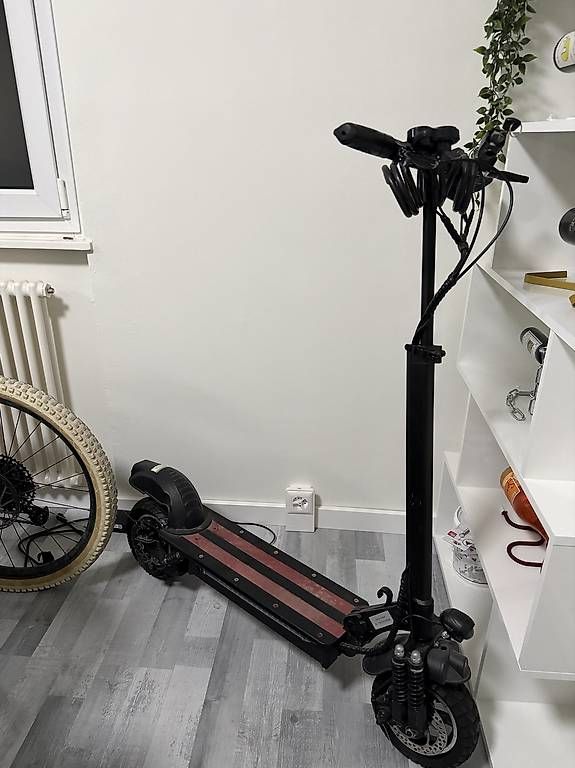 Kickboard: Trotinette elettrico – Gebraucht aus Locarno von kri_h7cb