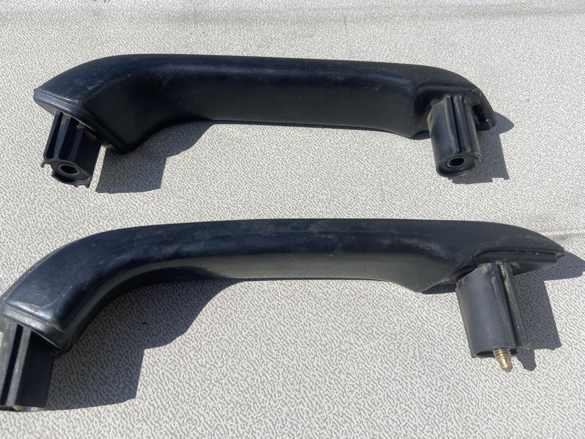 Tutti pezzi di ricambio auto: VW Golf 2 Türgriffe L+R – Usato da Hettiswil venduto da Lukezero02 1