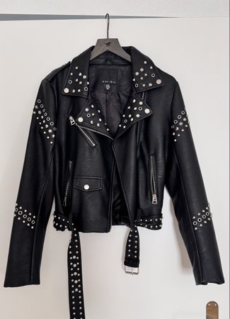 Jacke schwarz mit Nieten Grösse 36 Leder Optik