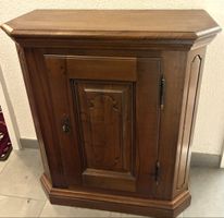 Antiker Eckschrank/Buffetschrank, Nussbaum Holz Massiv