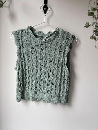 Frühlingshafter, gestrickter Pullunder, Grösse S, Grün