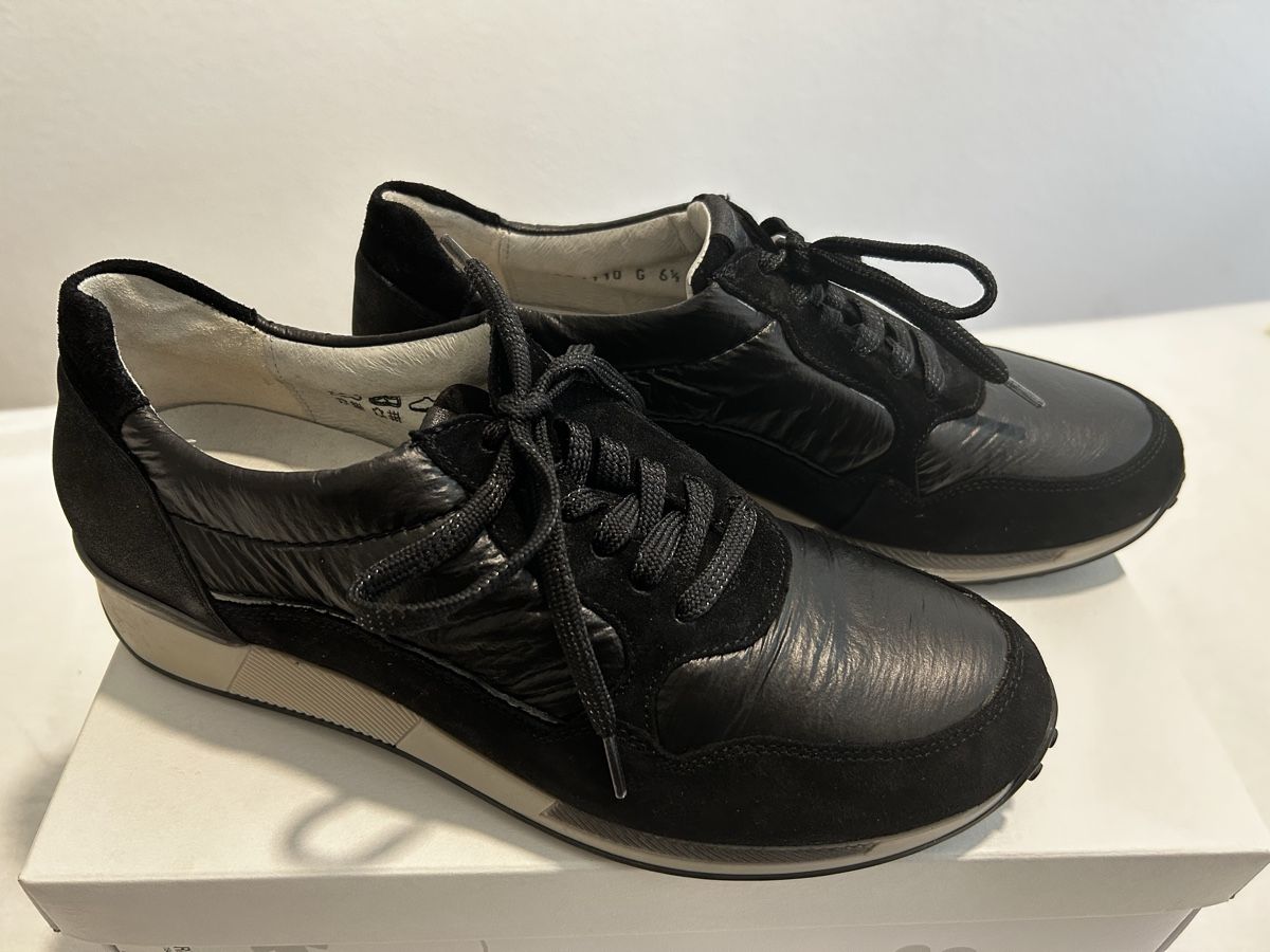Damenschuhe: Waldlaufer Black Leather Sneakers – Neu und originalverpackt aus Luzern von kit_v6c7 1
