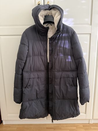 Winterjacke von Esprit, Grösse M, neuwertig, schwarz.
