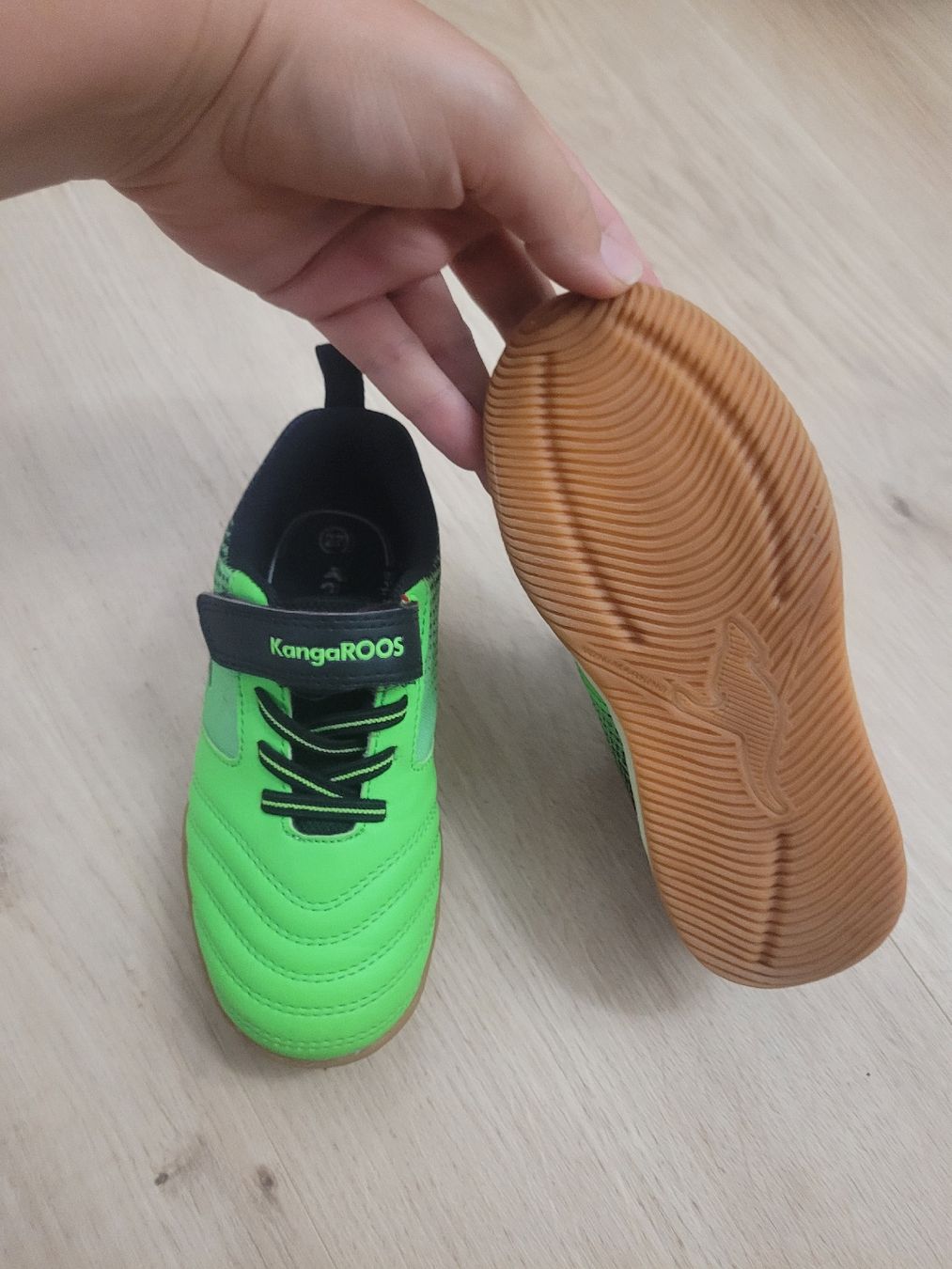 Schuhe für Jungen: Hallenschuhe Gr. 27 Kangaroos – Gebraucht aus Lupsingen von sta_wgg5