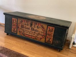 Truhe antik, Jg. 1840  bemalt mit Beschriftung