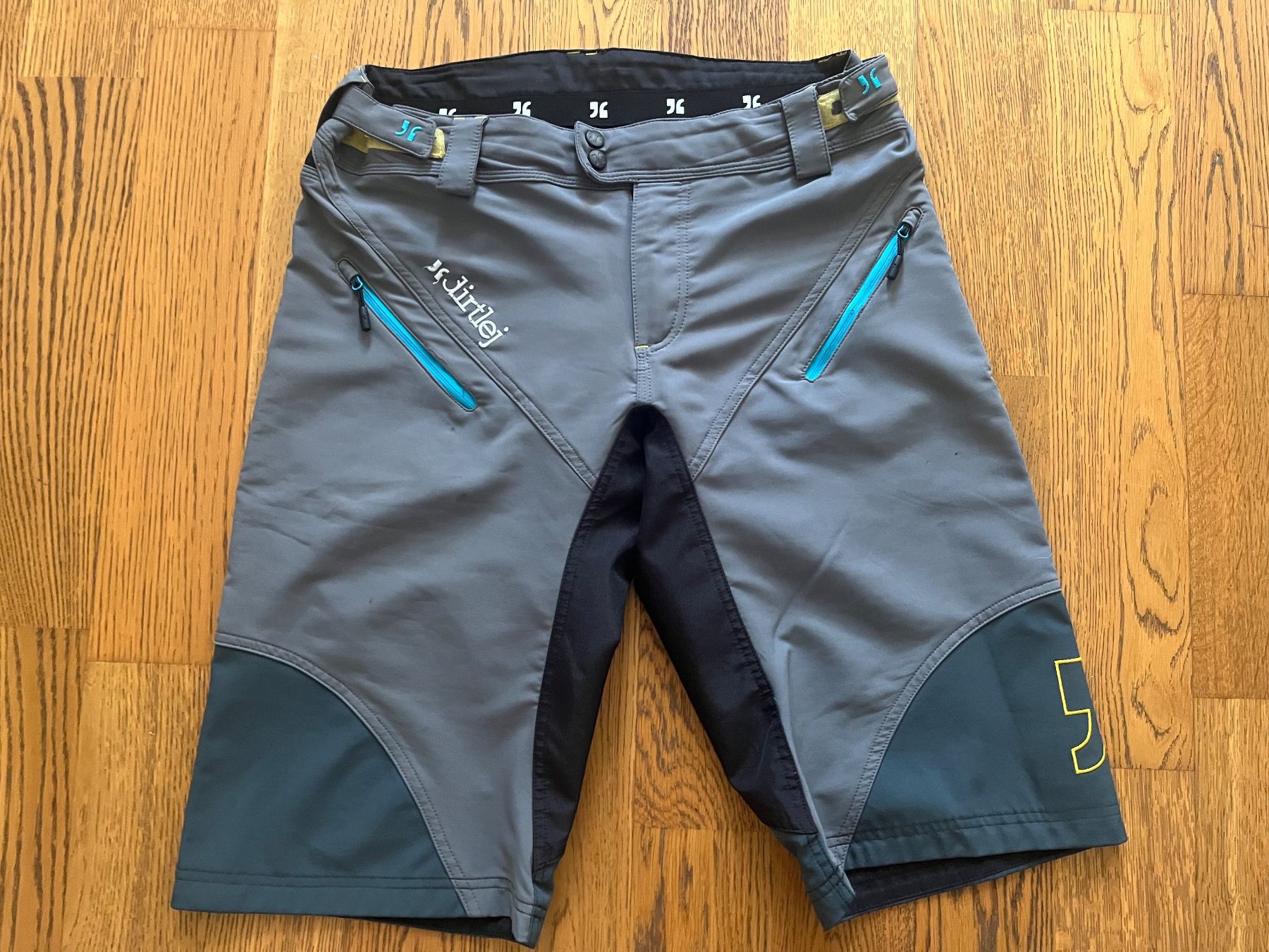 Hosen: Dirtlej half & half Shorts – Gebraucht aus Jaberg von tequila73