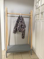 Garderobe, Kleiderständer aus Holz