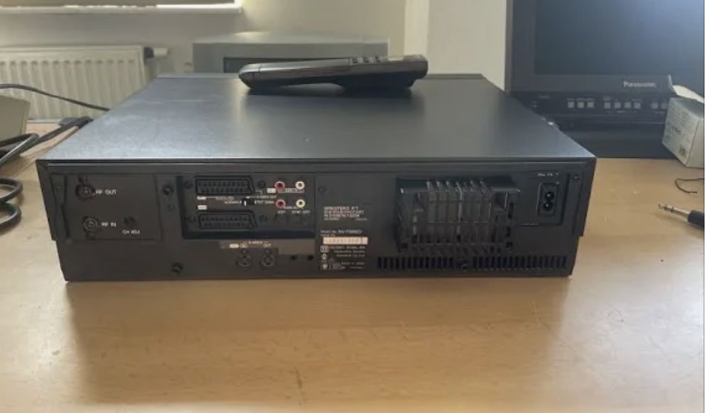 Panasonic Registratori: Panasonic NV-FS88 Professional SVHS Video Recorder – Usato da Trimbach venduto da SABO-61 4