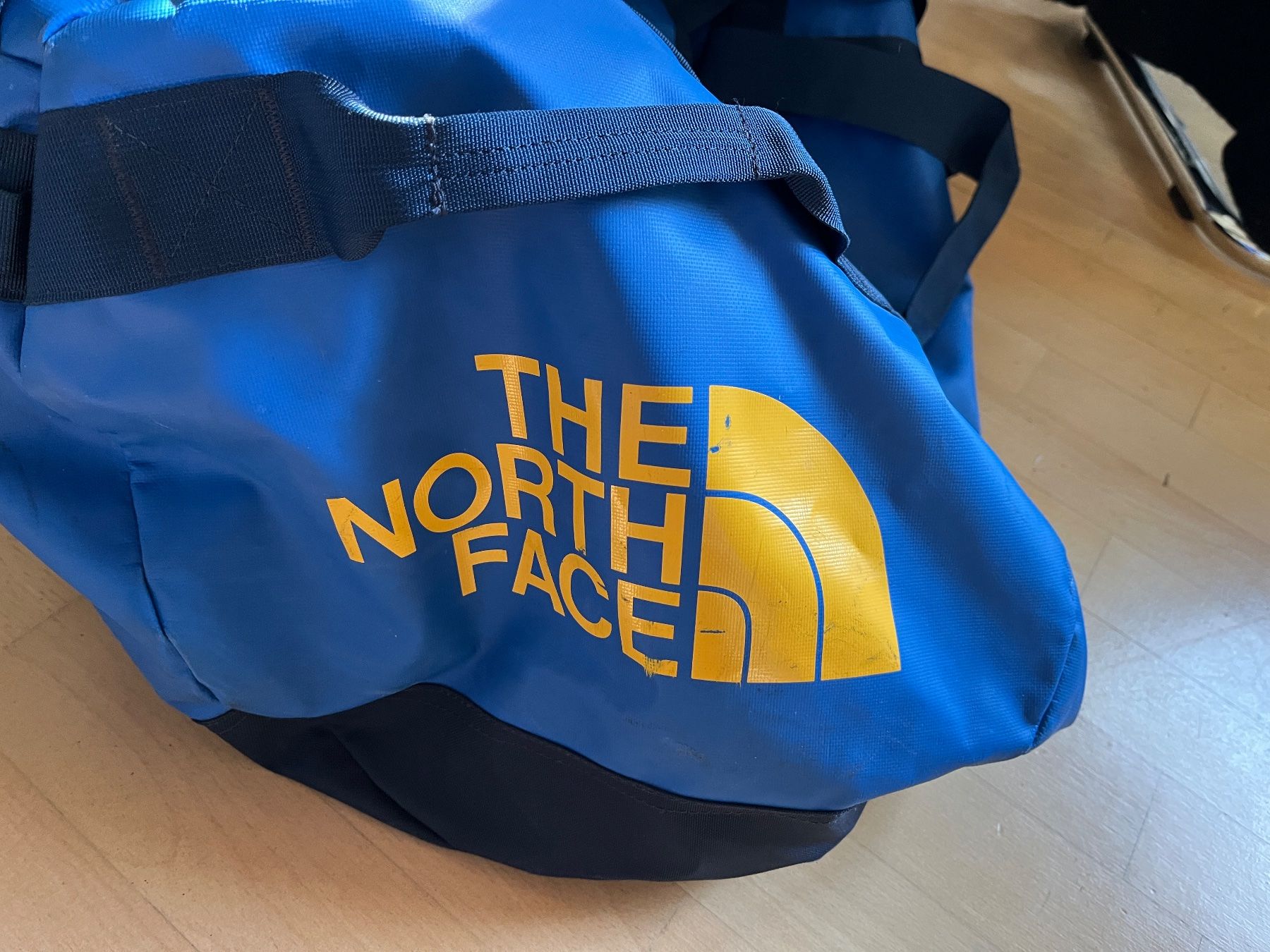 North Face Taschen: dufflebag von Northface, Grösse M – Gebraucht aus Zürich von emily02 1