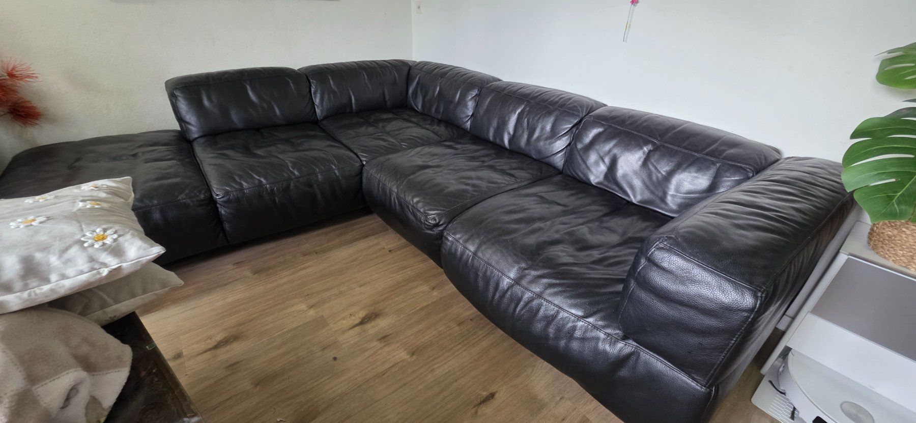 Divani: Schwarzes Designer Ecksofa aus hochwertigem Leder sehrrobust – Usato da Menzingen venduto da vannessa.studer 9
