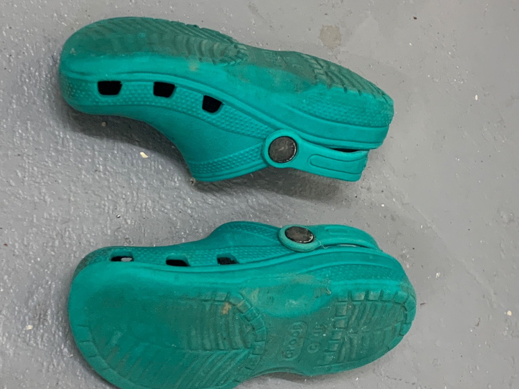 Crocs Schuhe für Jungen: Crocs Türkis Grösse 11 gebraucht – Gebraucht aus Wildegg von Elefant42 1