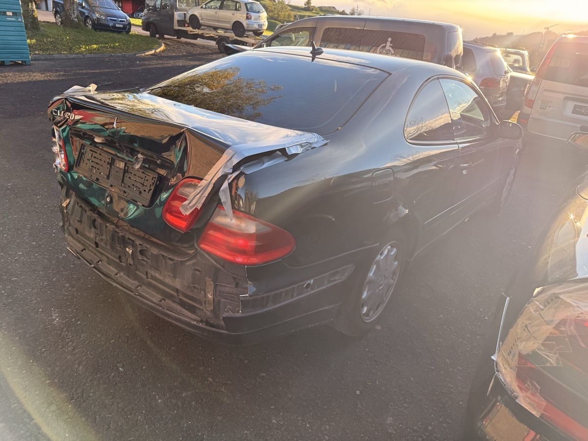 Mercedes-Benz Tutti pezzi di ricambio auto: Mercedes CLK  Ersatzteile – Usato da Udligenswil venduto da Sch2s 3