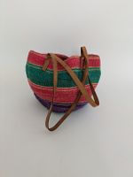 Handgefertigte Korbtasche mit Ledergriff 