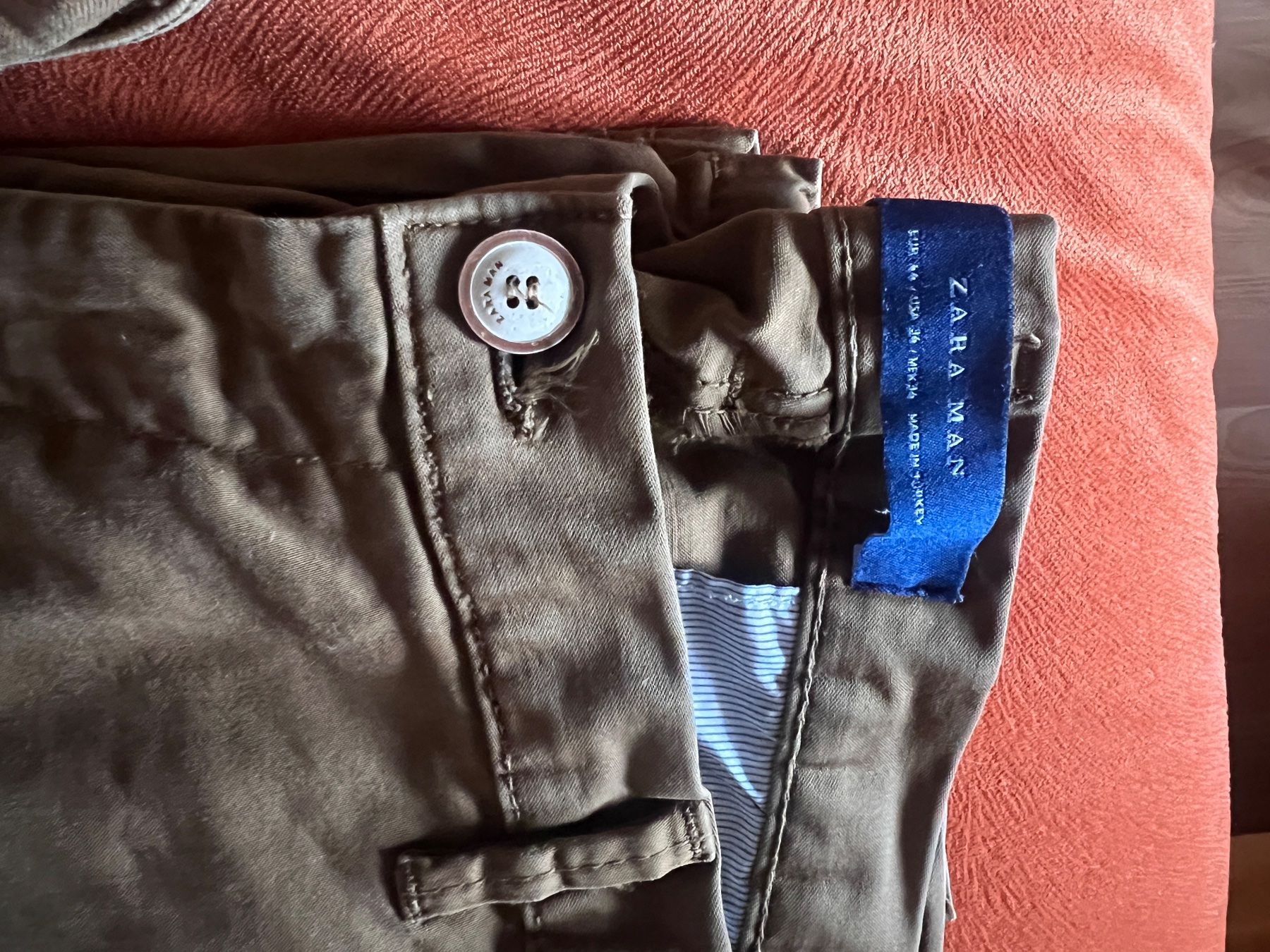 Pantaloni: 3 pantalons de marque - à débarrasser – Usato da Neuchâtel venduto da gab_f8dz 3