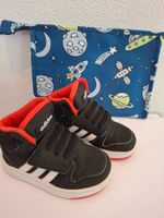 Adidas Sneaker (Gr. 23) + Kosmetiketui