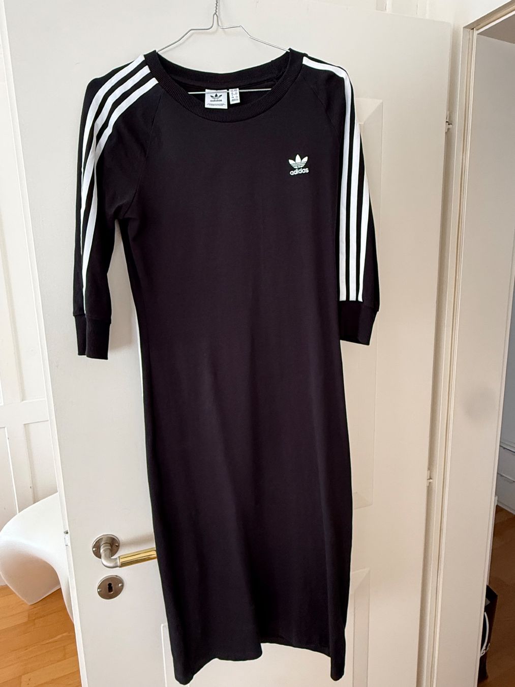 Adidas Kleider: Adidas Kleid Schwarz Gr. 40 – Gebraucht aus Männedorf von Frangipami