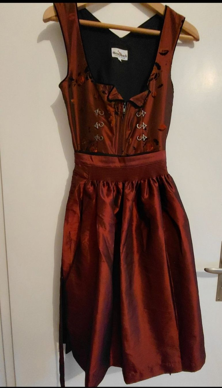 Kleider: Premium Dirndl Trachtkleid mit Satin Bestickerung – Gebraucht aus Horgen von zur_jq85 3