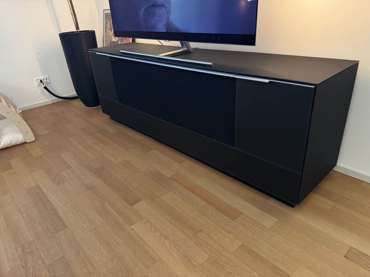 Interio Mobili TV: Soundboard schwarz 180x60x43 – Usato da Zürich venduto da klapezu 1