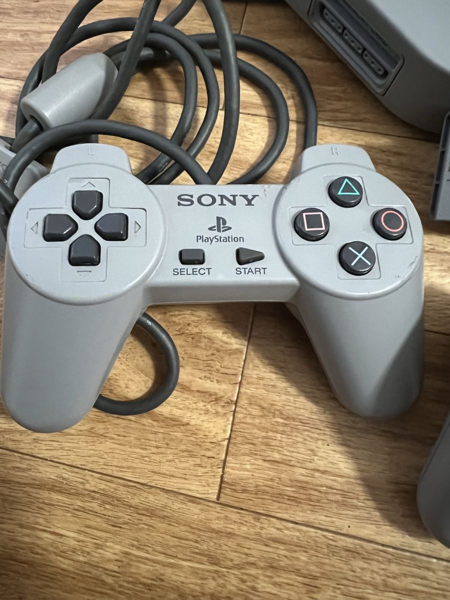 Sony Controller: Sony PlayStation PS1 Multitap Original + Analog Controller S – Usato da Muralto venduto da dan_pf8r 2