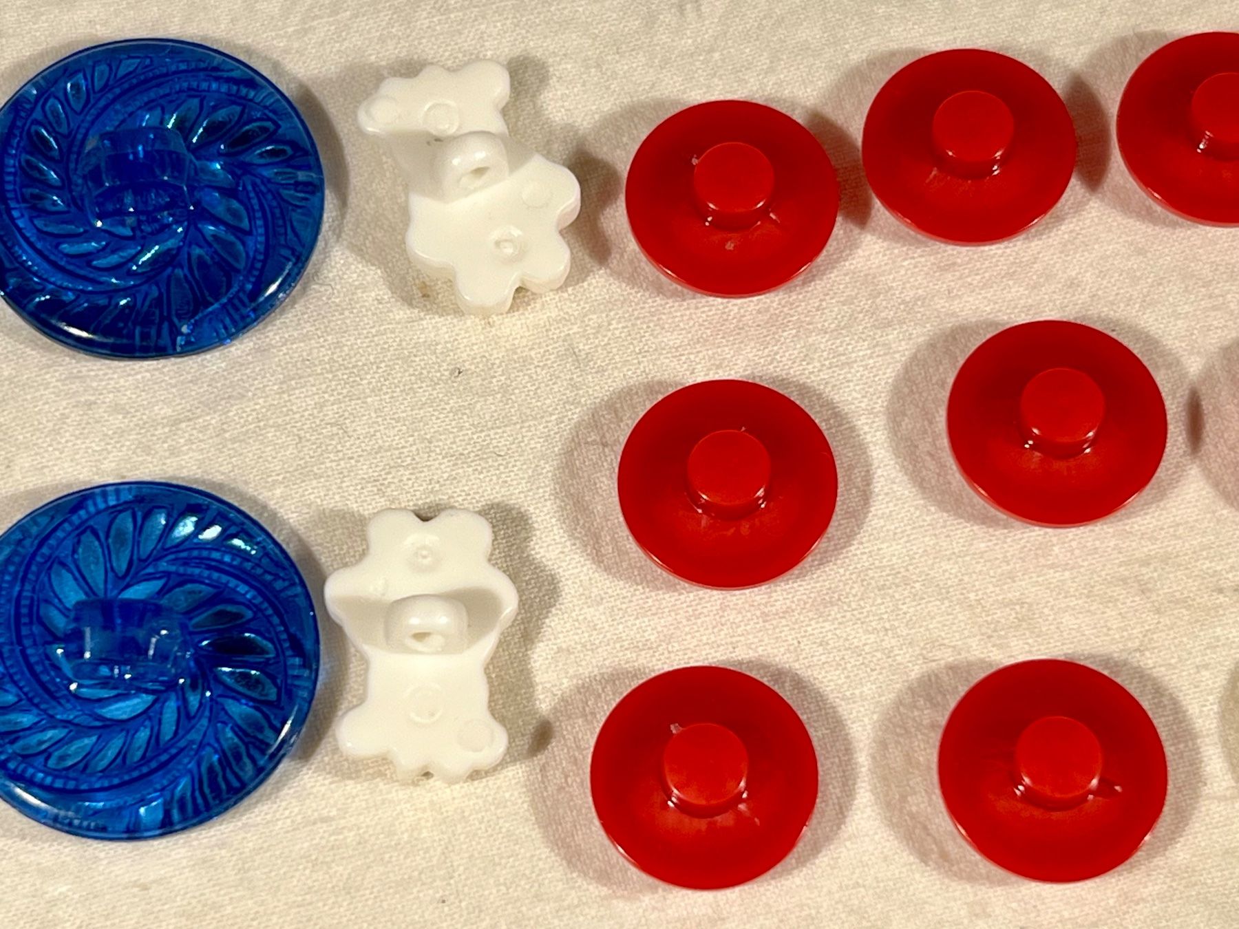 Knöpfe: Lot 24 boutons famtsisies – Gebraucht aus Genève von DELIRBEADS 8
