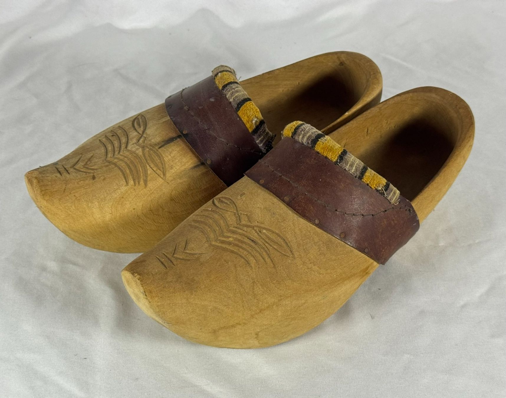 Scarpe da uomo: Sabots anciens en bois sculpté – Usato da Tramelan venduto da lolopat 1