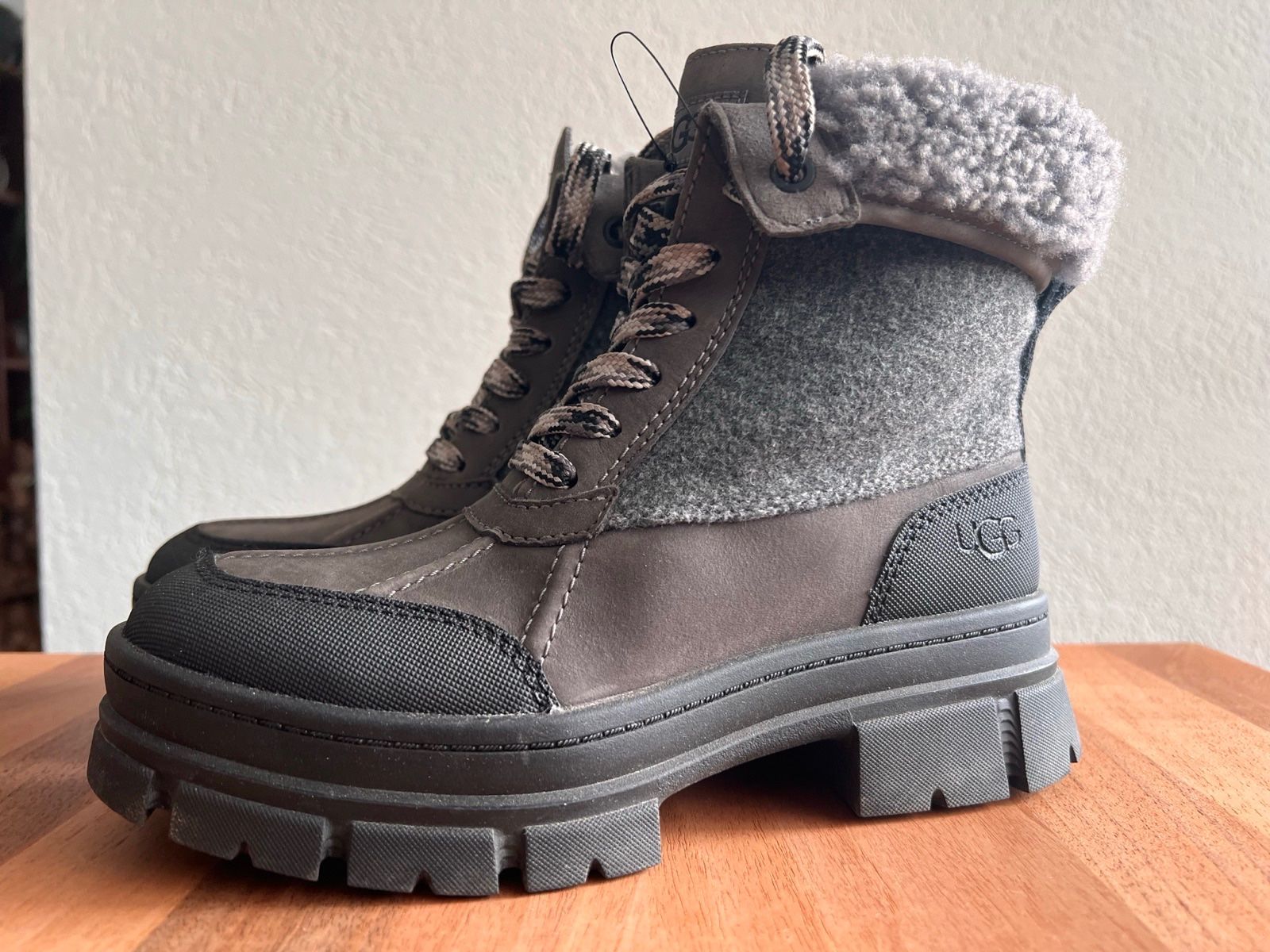 Ugg Damenschuhe: Bottes hiver fourrées UGG  Taille 36 – Gebraucht aus Niederwangen BE von audreychkaya 4