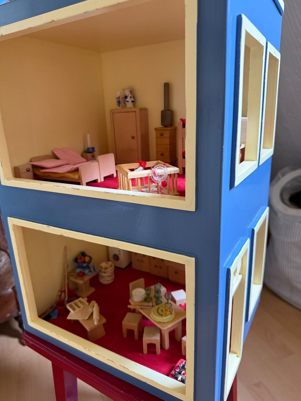 Puppenhäuser & -möbel: Wunderschönes Holz- Puppenhaus – Gebraucht aus Fribourg von Fmia 9