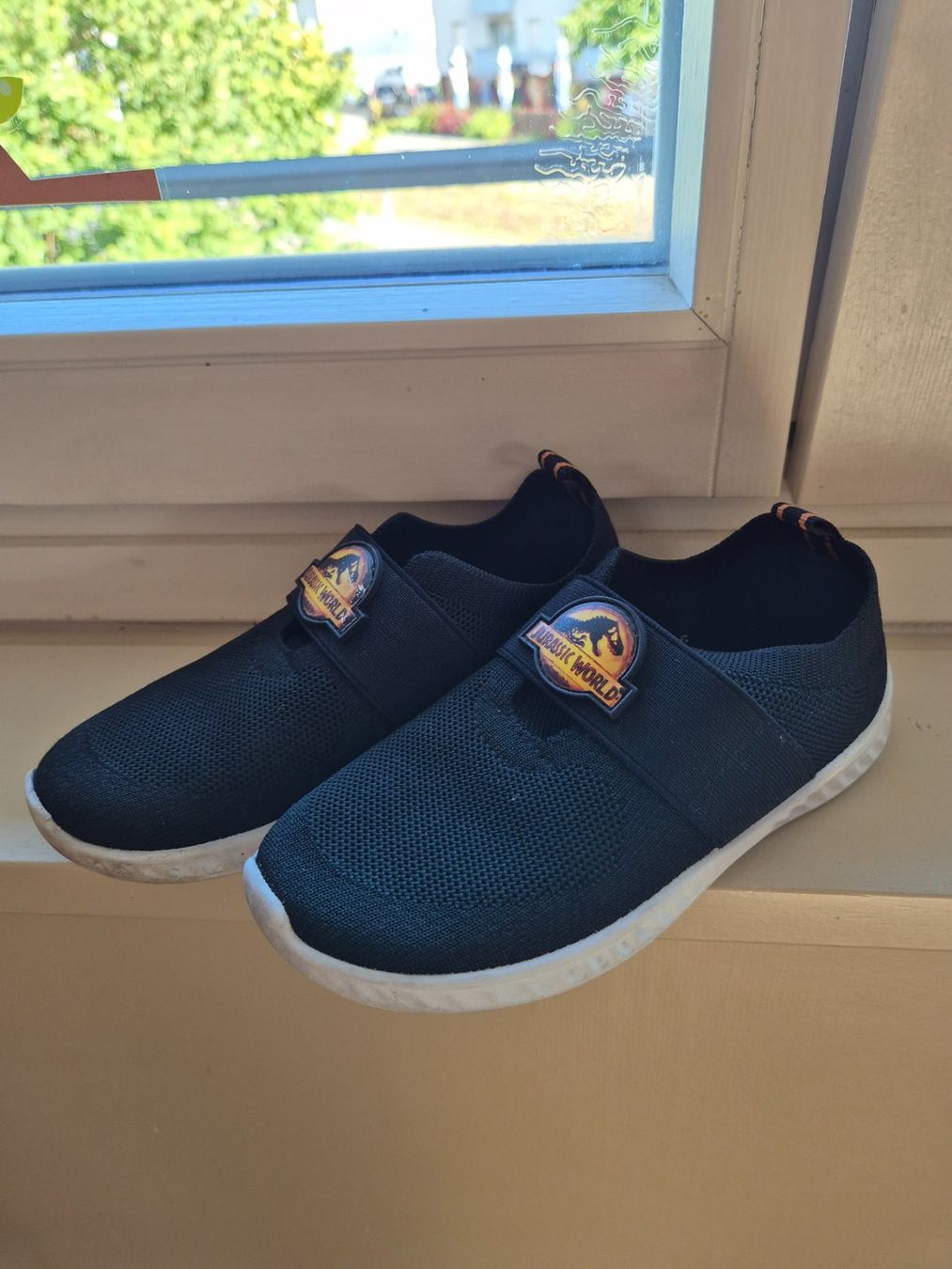 Schuhe für Jungen: Halbschuhe schwarz "Jurassic-World", Gr. 31 – Gebraucht aus Dietikon von grafad