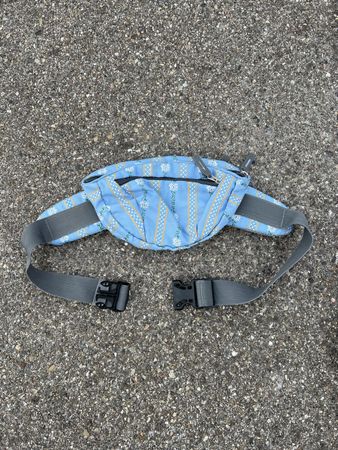 Bauchtasche Blau mit Blumenmuster 10/10