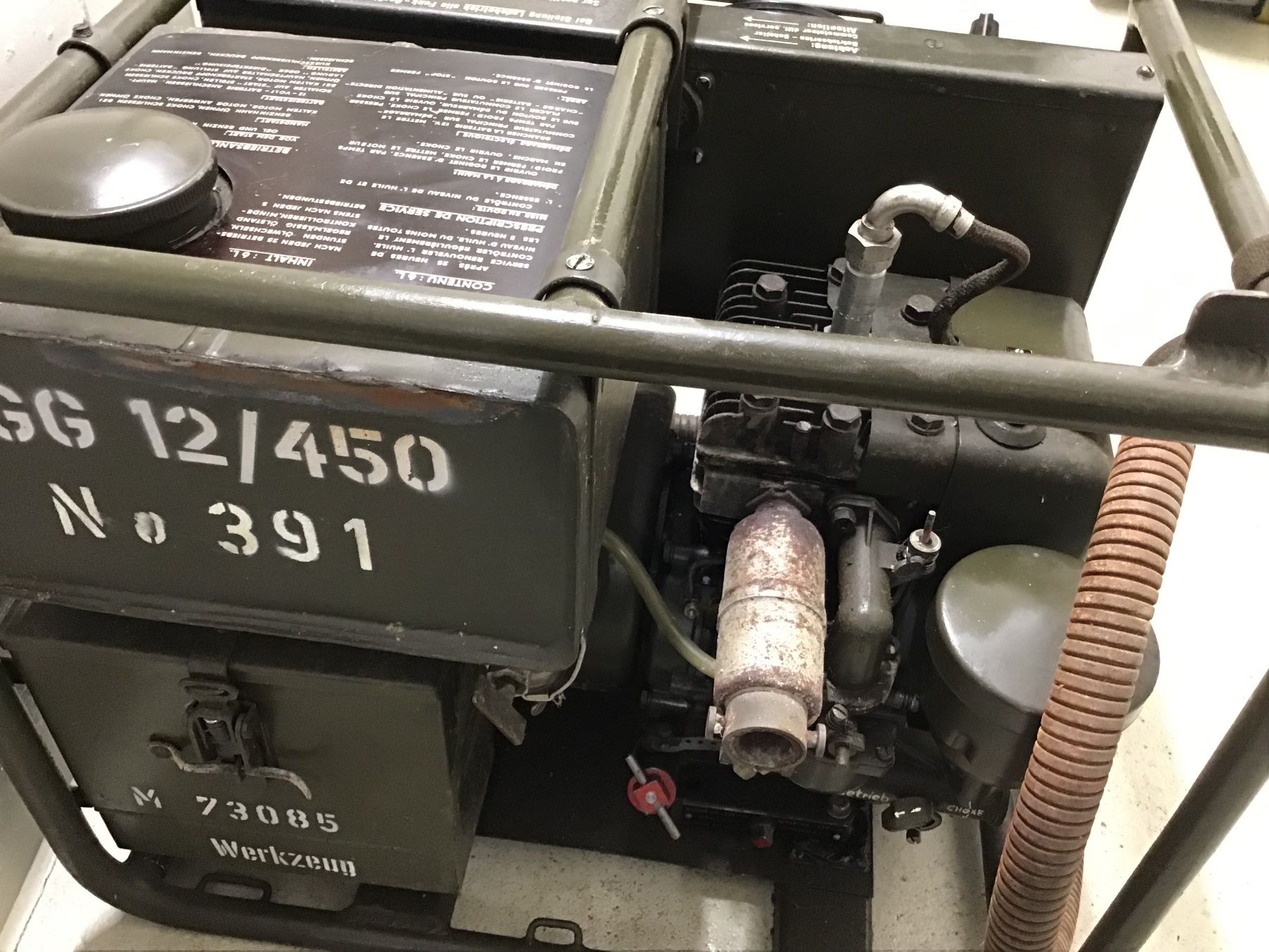 Generatori di corrente: Generator Armee 12 Volt 4-Takt Motor – Usato da Rüschlikon venduto da am6000 2
