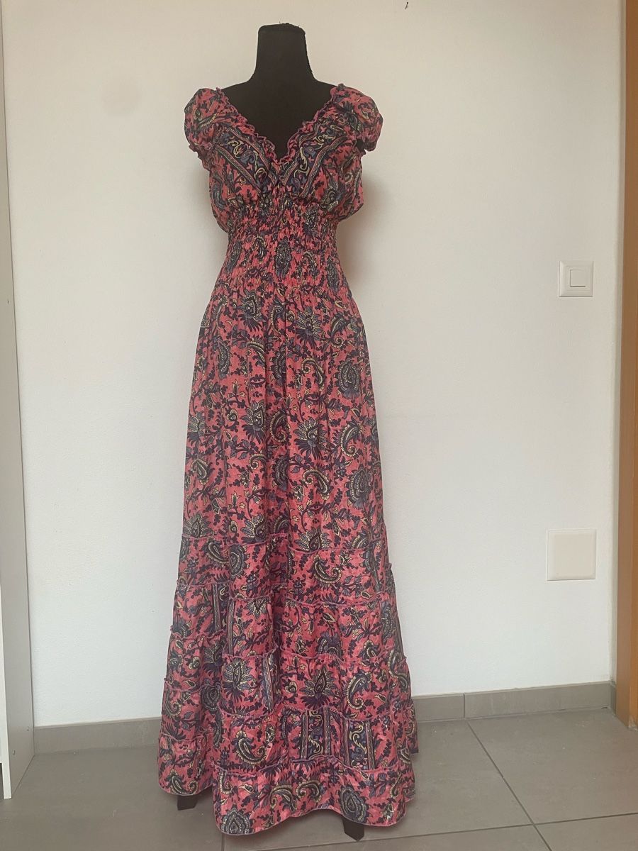 Kleider: Sehr langes Maxi Stufenkleid aus Kunstseide – Neu (gemäss Beschreibung) aus Sigriswil von ck56