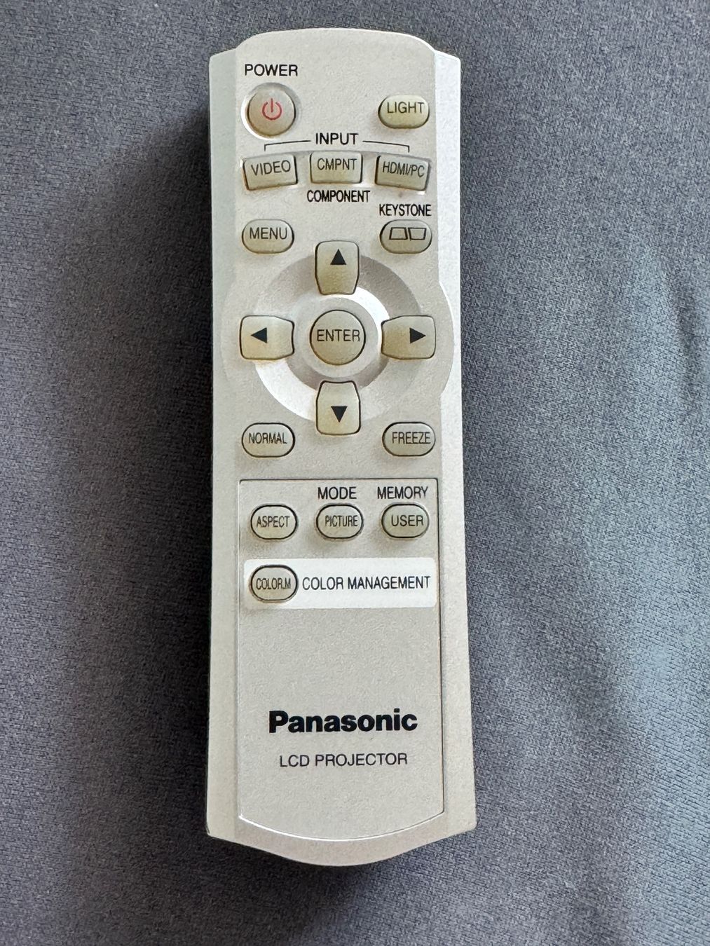 Panasonic Vidéoprojecteurs: LCD Projektor Panasonic PT-AE700E – D'occasion à Uster par matford41 5