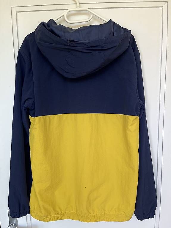 Vestes: Veste/Pull – D'occasion à Genève par alv_gj95 1