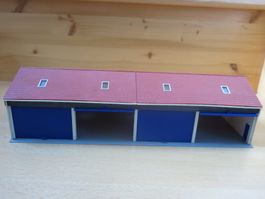 LKW-Garage H0, Kibri 8136, zusammengebaut, Tore aufklappbar